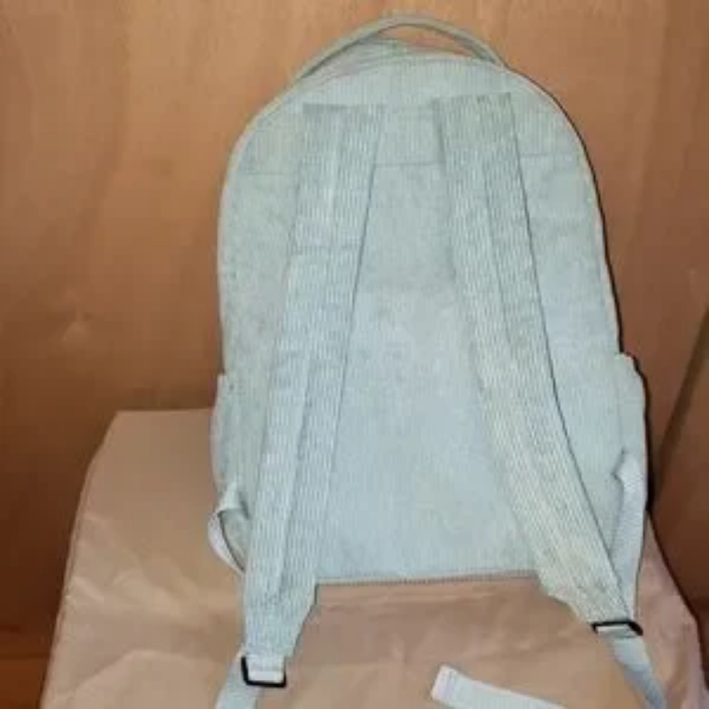 𝅺BACKPACK - Picture 2 of 2
